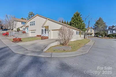 31 Bage Street, Waynesville, NC 28786 - Photo 2