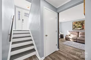 10927 Hunter Trail Ln, Charlotte, NC 28226 - Photo 4