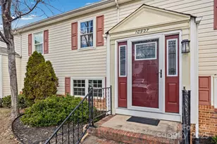 10927 Hunter Trail Ln, Charlotte, NC 28226 - Photo 2