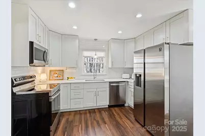 4523 Carriage Drive Circle, Charlotte, NC 28205 - Photo 10