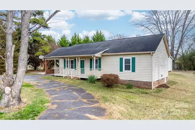 4012 24th Street Place NE, Hickory, NC 28601 - Photo 2