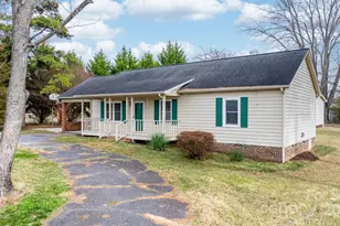 4012 24th St Pl NE, Hickory, NC 28601 - Photo 2