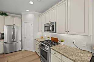 4755 Mt Royal Ln, Charlotte, NC 28210 - Photo 16