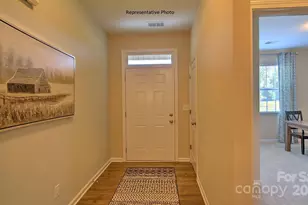 637 17th Ave Dr NE, Hickory, NC 28601 - Photo 2