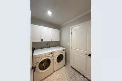 5933 Crestwood Drive, Charlotte, NC 28216 - Photo 8