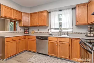 8715 Parkchester Dr, Charlotte, NC 28277 - Photo 24