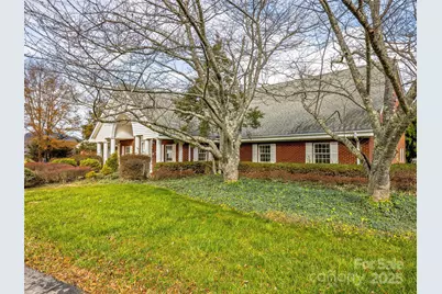 800 Beverly Hanks Center, Hendersonville, NC 28792 - Photo 4