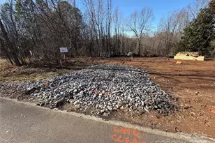 1074 Mountain Crest Dr, Kings Mountain, NC 28086 - Photo 1