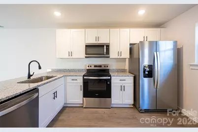 424 S 2nd Street SW, Hickory, NC 28602 - Photo 6