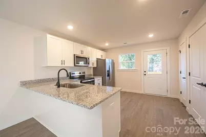 424 S 2nd Street SW, Hickory, NC 28602 - Photo 8