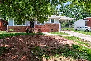 815 Wilbrown Cir, Charlotte, NC 28217 - Photo 1