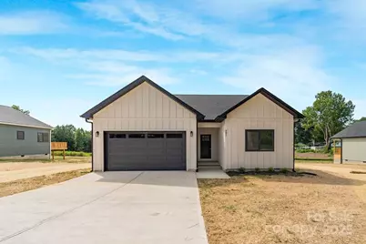 697 S Grove Street, Lincolnton, NC 28092 - Photo 2