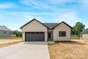 697 S Grove St, Lincolnton, NC 28092 - Photo 2