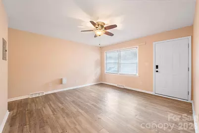 4715 Highlake Drive, Charlotte, NC 28215 - Photo 10