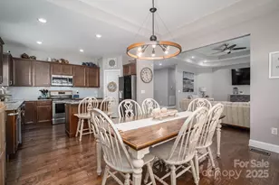 1261 10th St Pl NW, Hickory, NC 28601 - Photo 10