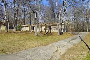 138 Kingsway Cir, Charlotte, NC 28214 - Photo 2