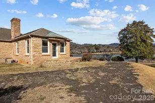 21 Edgewater Ln, Asheville, NC 28804 - Photo 12