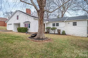 606 Huss St, Lincolnton, NC 28092 - Photo 1