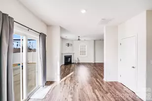 7411 Foxgate Cir, Charlotte, NC 28215 - Photo 4