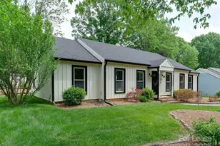 619 Fence Post Ln, Matthews, NC 28105 - Photo 2