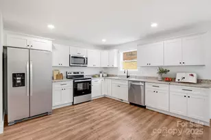 382 Holtzclaw St, Canton, NC 28716 - Photo 14