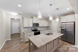 8562 River Ridge Dr, Charlotte, NC 28213 - Photo 6