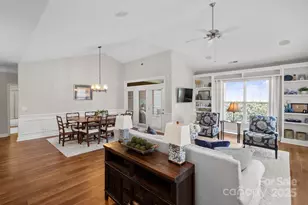 2904 Autumn Harvest Ln, Charlotte, NC 28269 - Photo 2