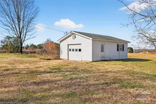 1231 Shiloh Rd, Claremont, NC 28610 - Photo 38