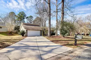 10319 Topeka Dr, Mint Hill, NC 28227 - Photo 2