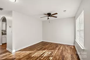 3855 Glenlea Commons Dr, Charlotte, NC 28216 - Photo 4