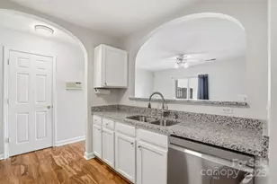 3855 Glenlea Commons Dr, Charlotte, NC 28216 - Photo 12