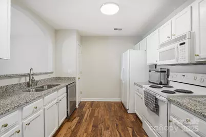 3855 Glenlea Commons Drive, Charlotte, NC 28216 - Photo 8