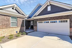 9526 Liberty Hill Dr, Mint Hill, NC 28227 - Photo 2