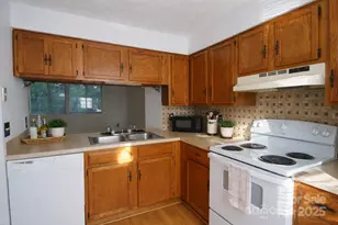 9432-D Lexington Circle, Charlotte, NC 28213 - Photo 2