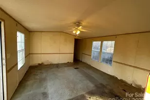 200 Rolling Oaks Dr, Hendersonville, NC 28791 - Photo 4