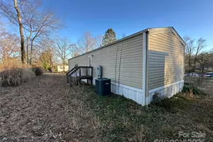 200 Rolling Oaks Dr, Hendersonville, NC 28791 - Photo 14