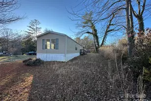 200 Rolling Oaks Dr, Hendersonville, NC 28791 - Photo 2