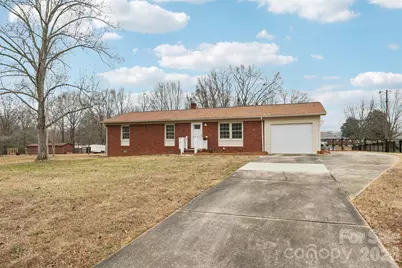 2223 Woodhurst Lane, Albemarle, NC 28001 - Photo 2