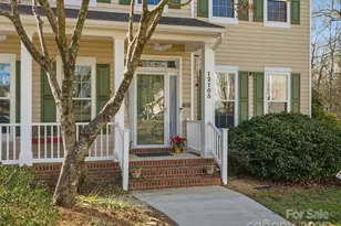 12103 Saddle Pace Ln, Charlotte, NC 28269 - Photo 2