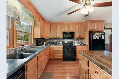 10803 Chestnut Hill Drive, Matthews, NC 28105 - Photo 12