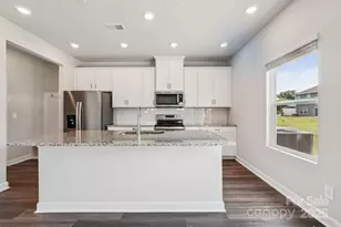 2073 Sunflower Cir, Newton, NC 28658 - Photo 8