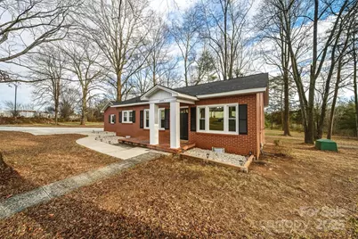 2048 Quiet Lane, Hickory, NC 28602 - Photo 4