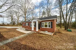 2048 Quiet Ln, Hickory, NC 28602 - Photo 4