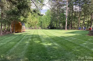 9106 Dogwood Ridge Dr, Charlotte, NC 28227 - Photo 2