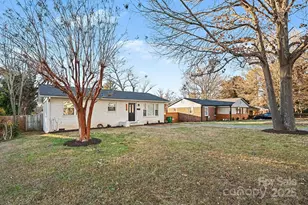 2218 Amesbury Ave, Charlotte, NC 28205 - Photo 2