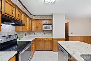 40 Country Bear Ln, Flat Rock, NC 28731 - Photo 8