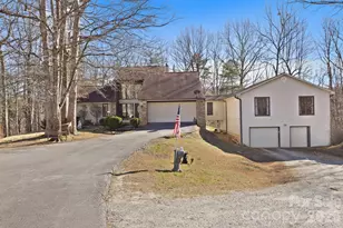 40 Country Bear Ln, Flat Rock, NC 28731 - Photo 2
