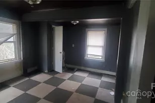 4001 Durham Ln, Charlotte, NC 28269 - Photo 4