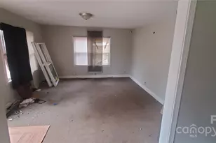 4001 Durham Ln, Charlotte, NC 28269 - Photo 2