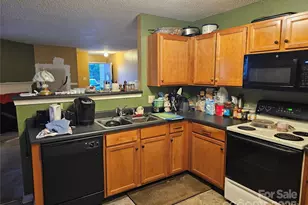 2033 Dunsmore Ln, Waxhaw, NC 28173 - Photo 4